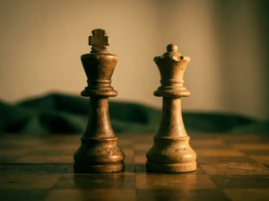 Two chess pieces facing each other, neither having captured the other, symbolizing respectful disagreement.